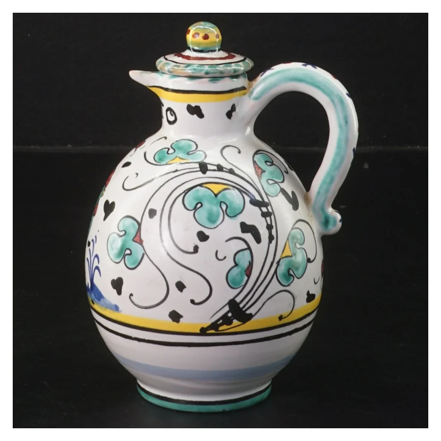 Dekorativ keramisk kande med låg (str. 14 cm)