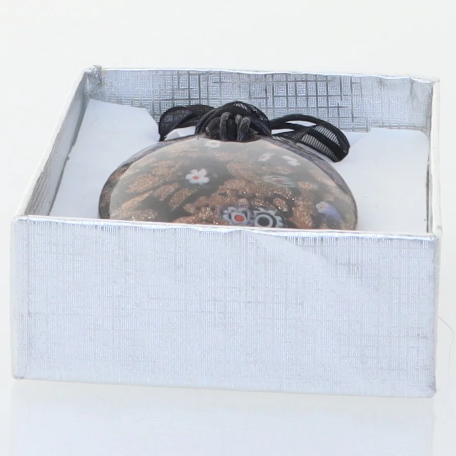 Håndlavet italiensk design, sort glassmykke med flot mønster. Helt nyt (str. Kasse 9 x 6 cm)