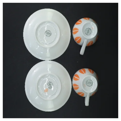 Originale Lotus Lyngby kaffekopper med underkopper. Flot stand (str. 2 styk, ø 13 og 7,5 cm)