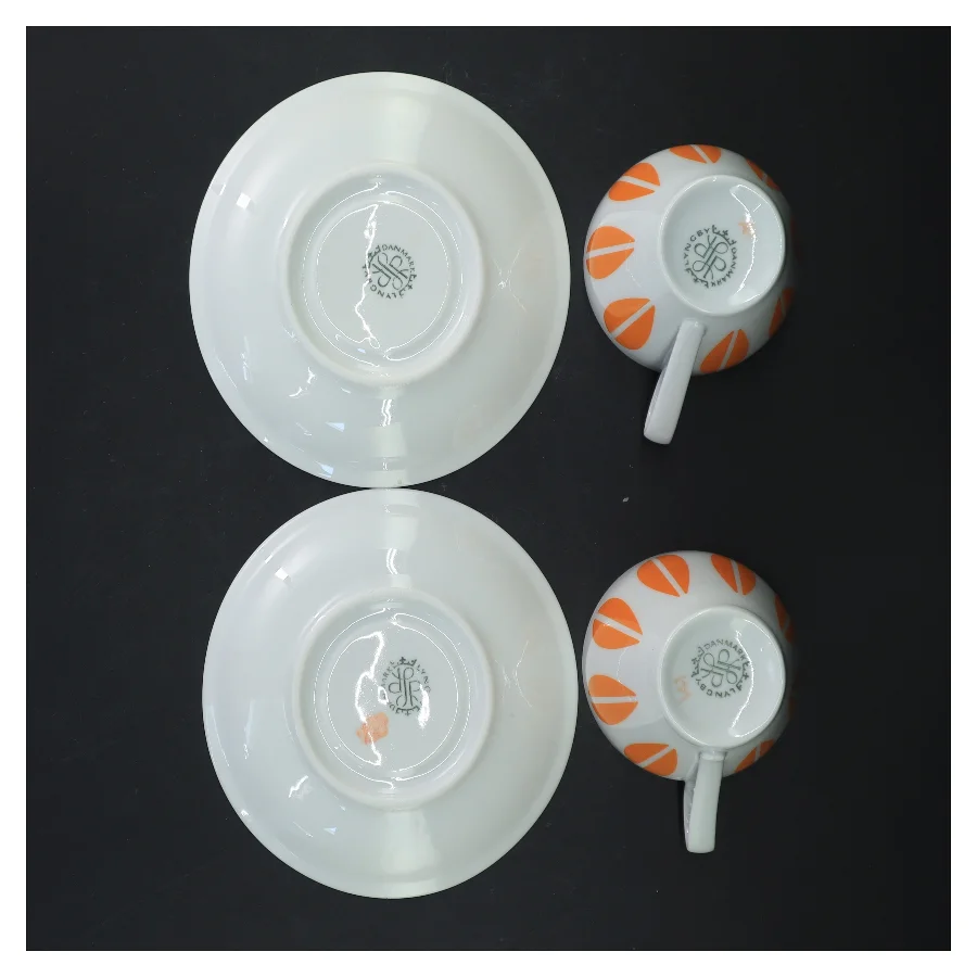 Originale Lotus Lyngby kaffekopper med underkopper. Flot stand (str. 2 styk, ø 13 og 7,5 cm)