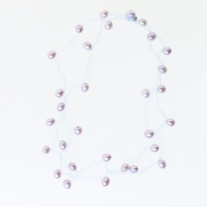 Perlehalskæde med lyserøde perler (str. 25 cm)