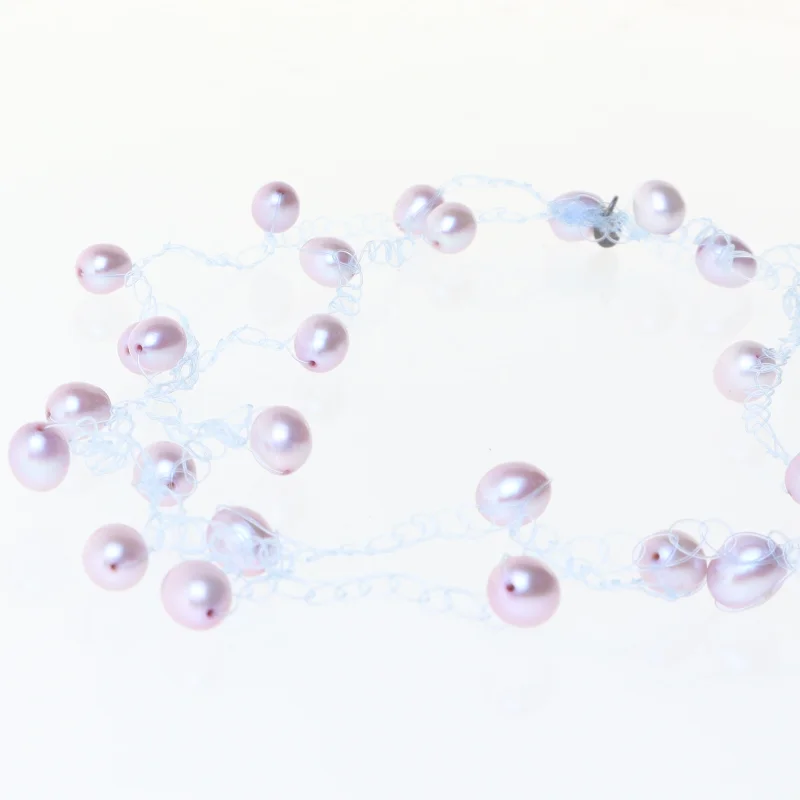 Perlehalskæde med lyserøde perler (str. 25 cm)