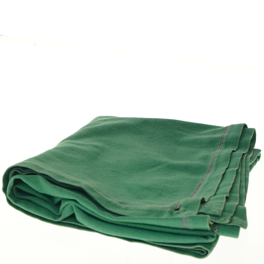 Fin broderet dug med hulmønster 136x108 cm (str. 136x108 cm)