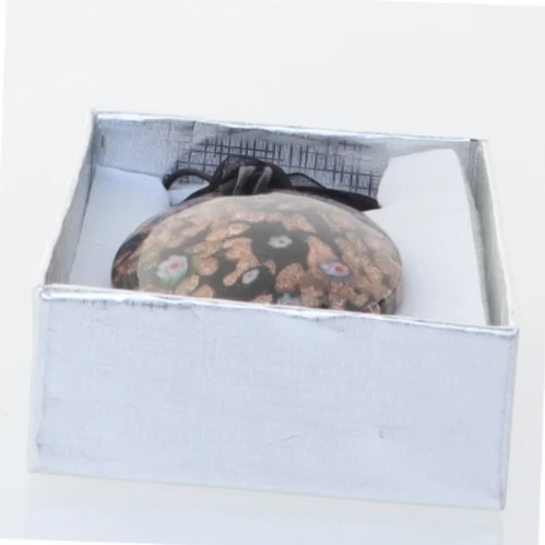 Halskæde med håndlavet italiensk glassmykke (str. Kasse 9 x 6 cm)