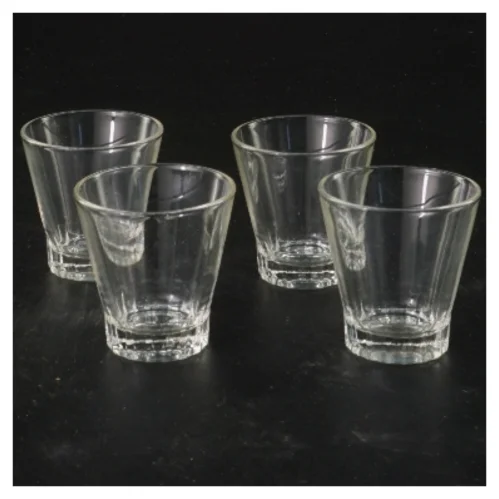 Sæt af fire glas (str. 4 stk Ø 5 cm længde 5 cm)