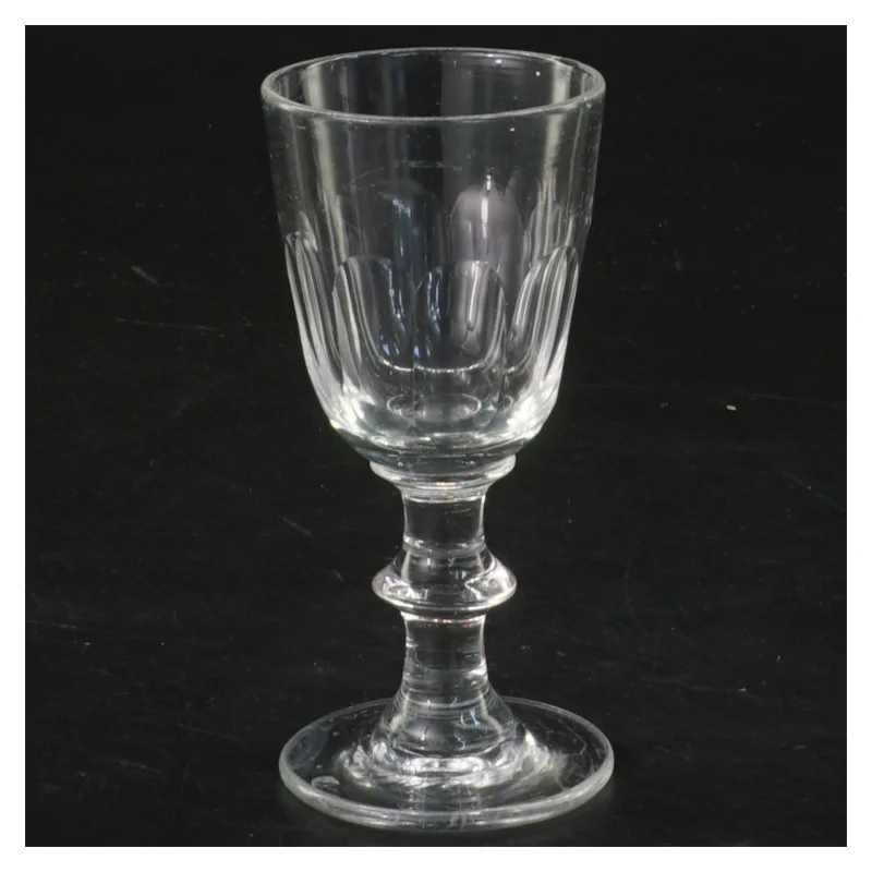 Antikt snapseglas (str. 9x4 cm)