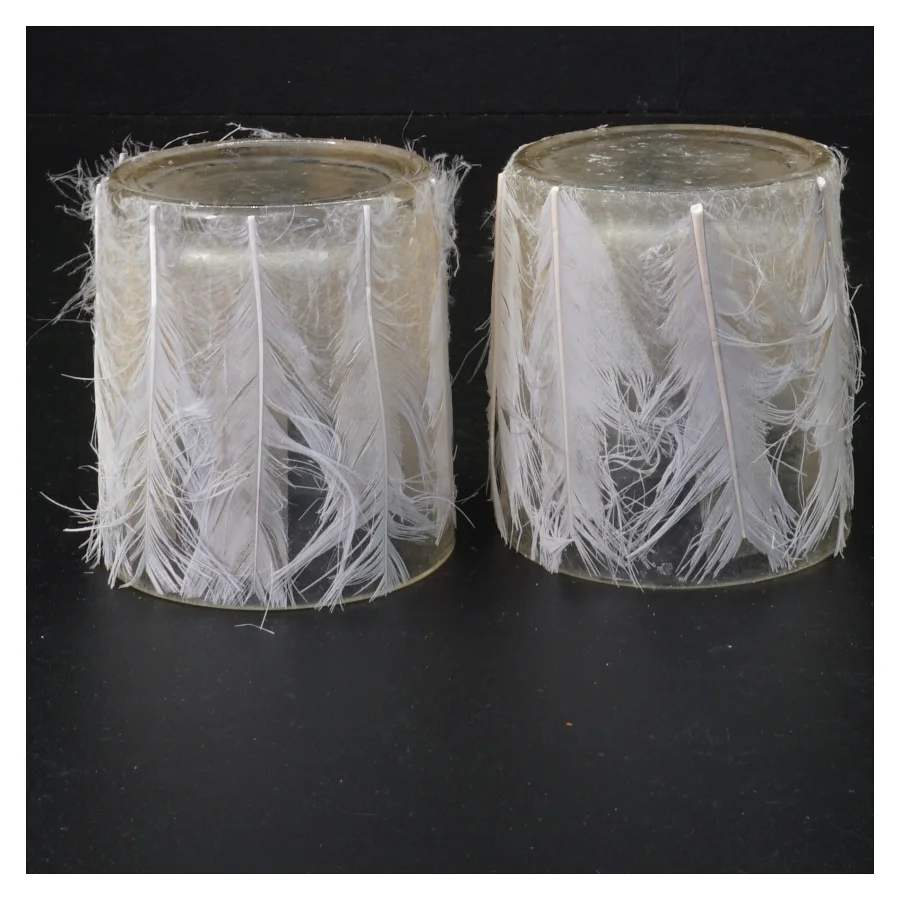 Fjerbelagte glaslysestager (str. 8 x 7 cm)