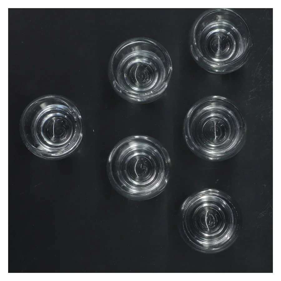 Sæt med 6 robuste glas (str. 6 stk Ø 4 cm længde 8 cm)
