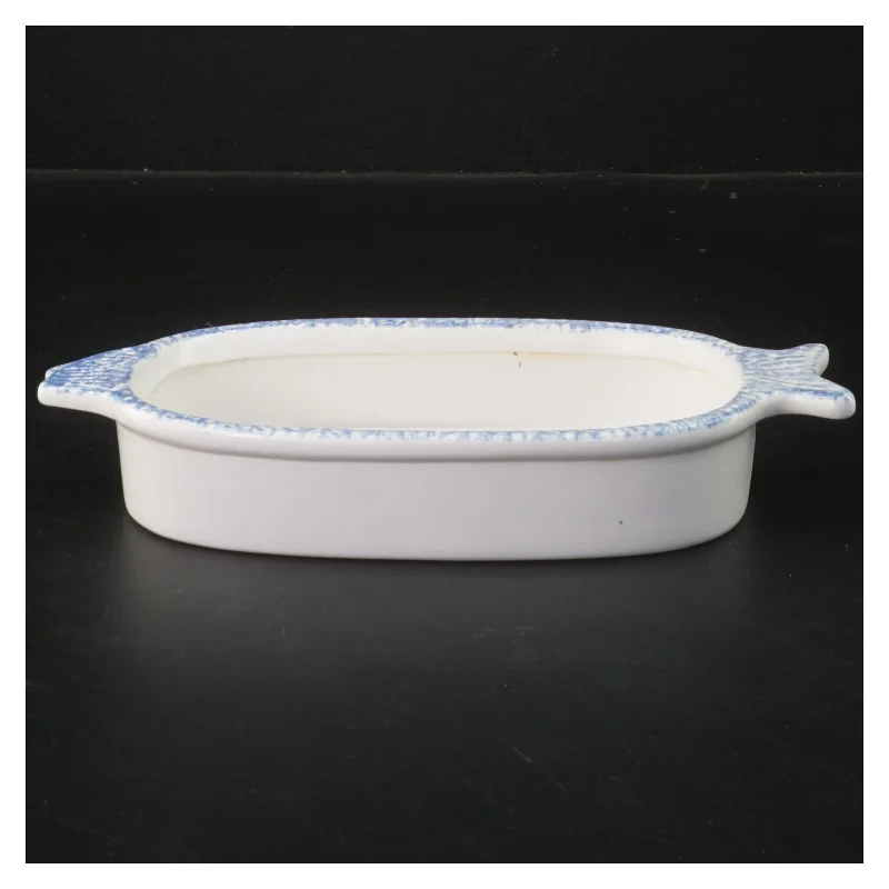 Keramisk fiskeformet fad med blå kant fra Svana's Collection (str. 21x11x3,5 cm)