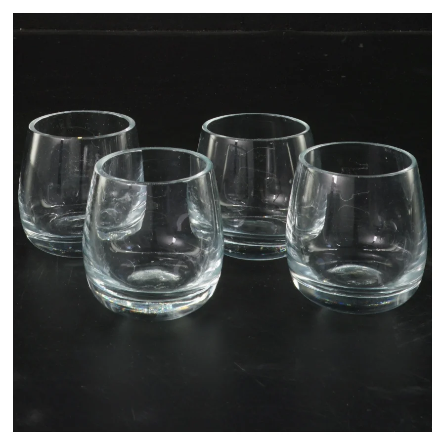 Sæt med 4 glas (8 glas i 2 annoncer)  (str. 4 stk Ø 4,5 cm længde 5,5 cm)