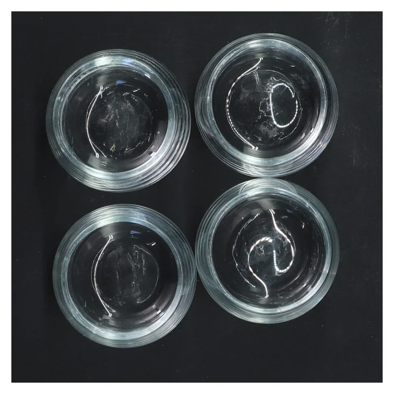 Sæt med 4 glas (8 glas i 2 annoncer)  (str. 4 stk Ø 4,5 cm længde 5,5 cm)