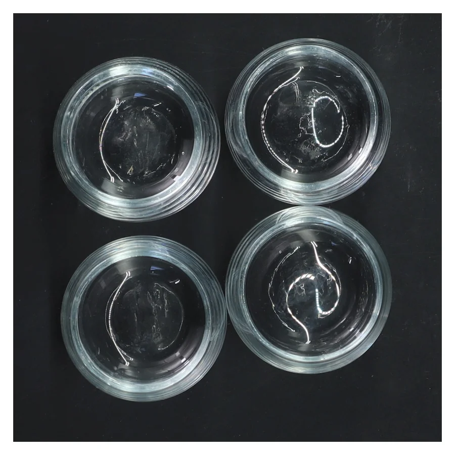 Sæt med 4 glas (8 glas i 2 annoncer)  (str. 4 stk Ø 4,5 cm længde 5,5 cm)