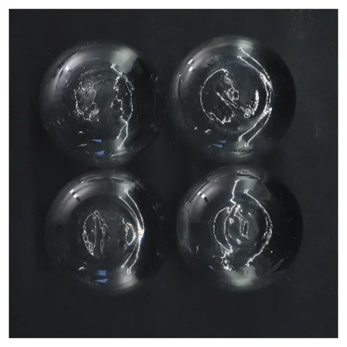 Sæt med 4 glas (8 glas i 2 annoncer)  (str. 4 stk Ø 4,5 cm længde 5,5 cm)