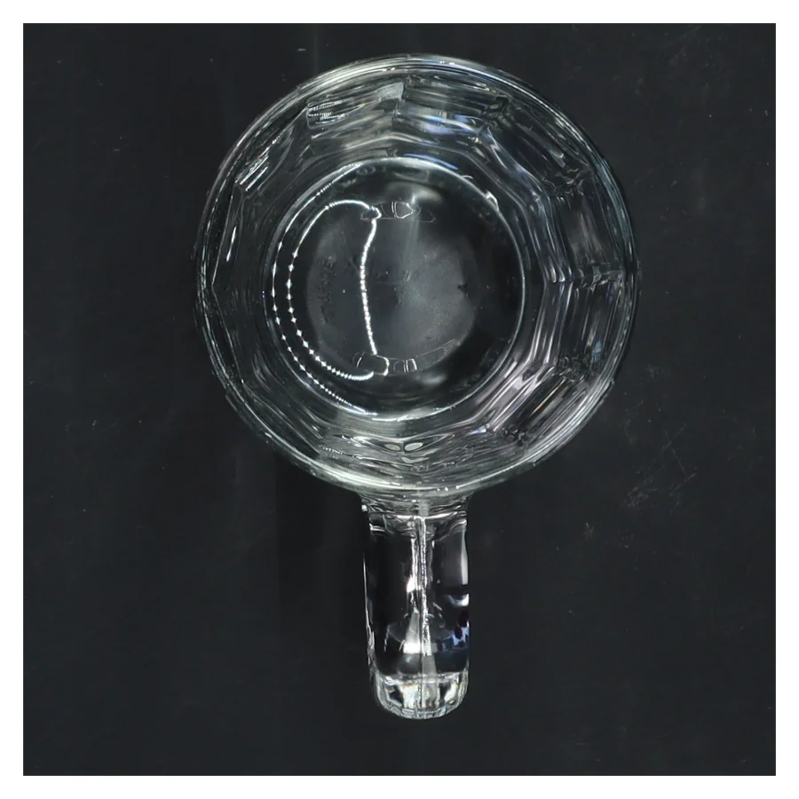 Højt krus med hank, oplagt som vase eller til øl  (str. 15x6,5 cm)