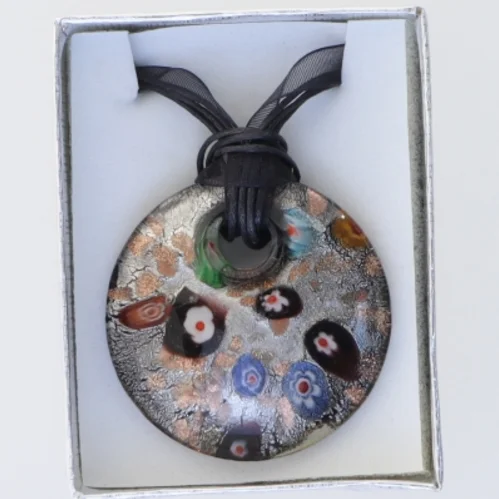 Halskæde med håndlavet italiensk glassmykke (str. Kasse 9 x 6 cm)