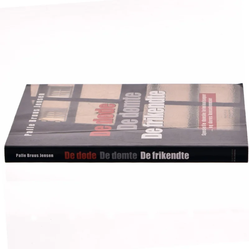 De døde, de dømte, de frikendte : specielle danske kriminalsager - og deres konsekvenser af Palle Bruus Jensen (f. 1945) (Bog)