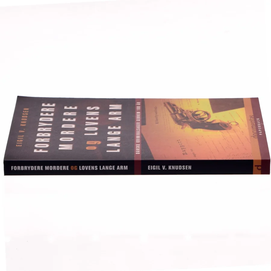 Forbrydere, mordere og lovens lange arm : danske kriminalsager gennem 100 år af Eigil V. Knudsen (Bog)