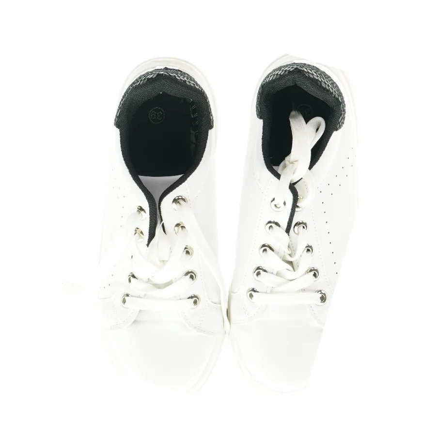 Sneakers (str. 39)