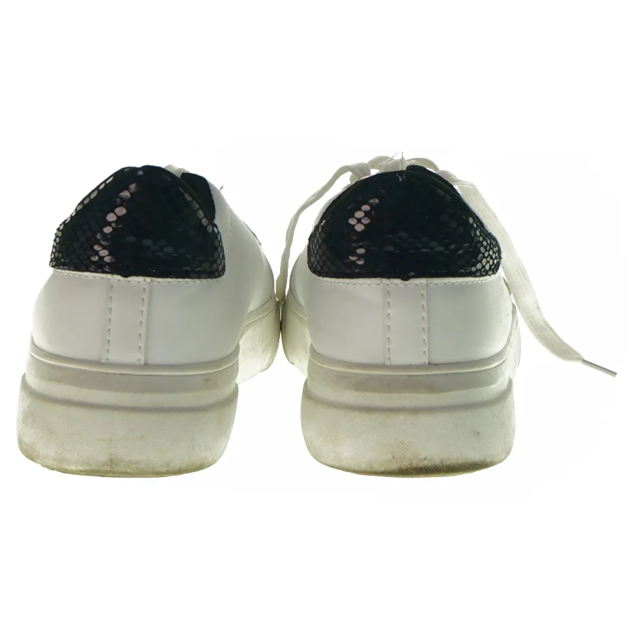 Sneakers (str. 39)