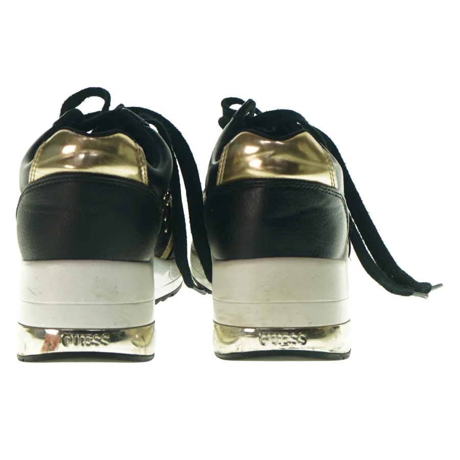 Sneakers fra Guess (str. 38)
