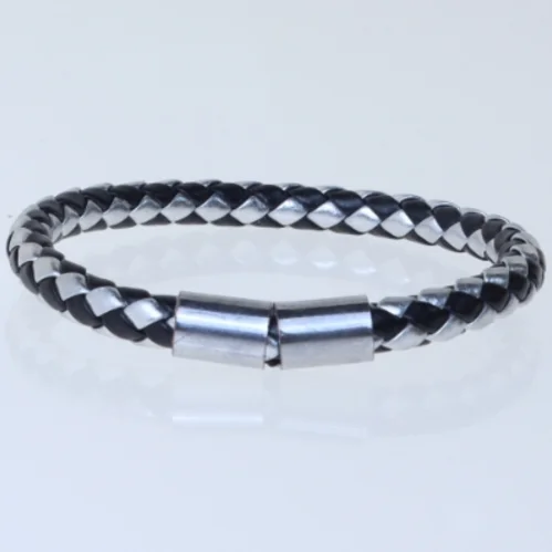 Flettet armbånd i gaveæske fra Mullers Guldsmedje (str. Ø 8 cm)