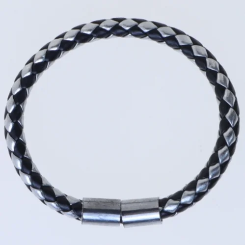 Flettet armbånd i gaveæske fra Mullers Guldsmedje (str. Ø 8 cm)