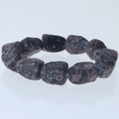 Armbånd med polerede sten (str. Ø 7 cm)