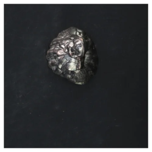 Figur i sølv kjole (str. 11x7 cm)