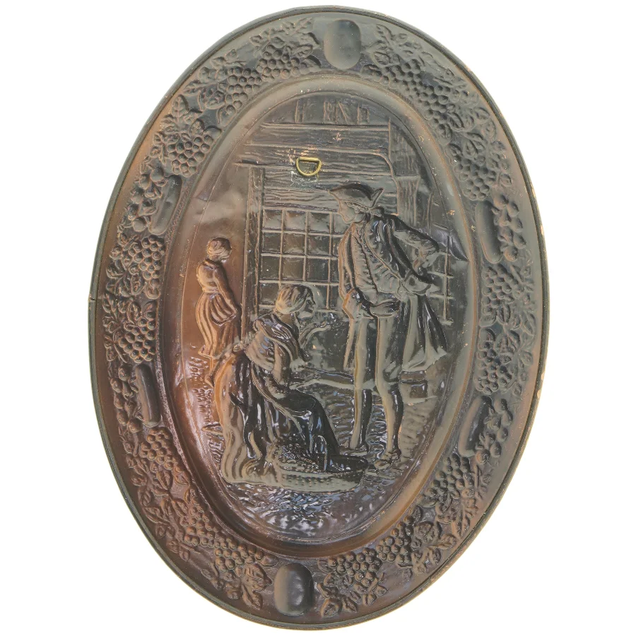 Ovalt dekorations platte med relief (str. 39x29 cm)