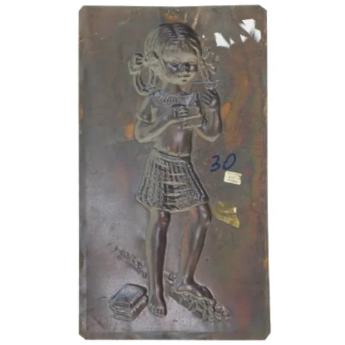 Bronzerelief af læsende pige (str. 35x20 cm)