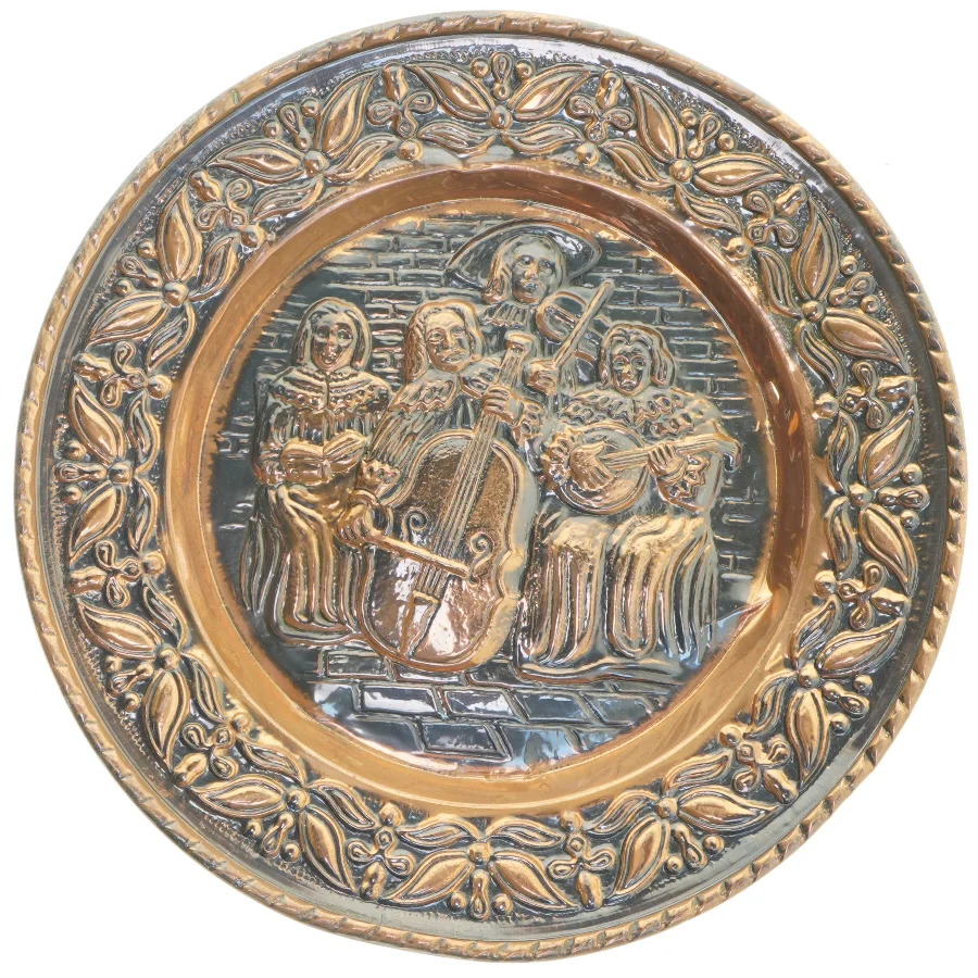 Dekorativt væg ophæng med musiker figurer (str. Ø 30x2 cm)