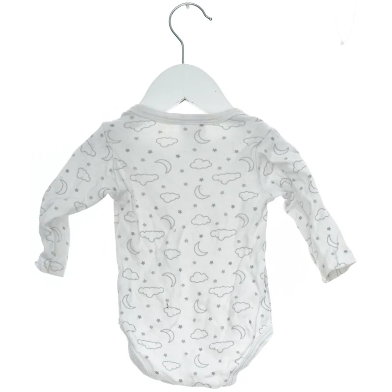 Baby bodystocking med skyer og stjerner fra Just Too Cute (str. 62)