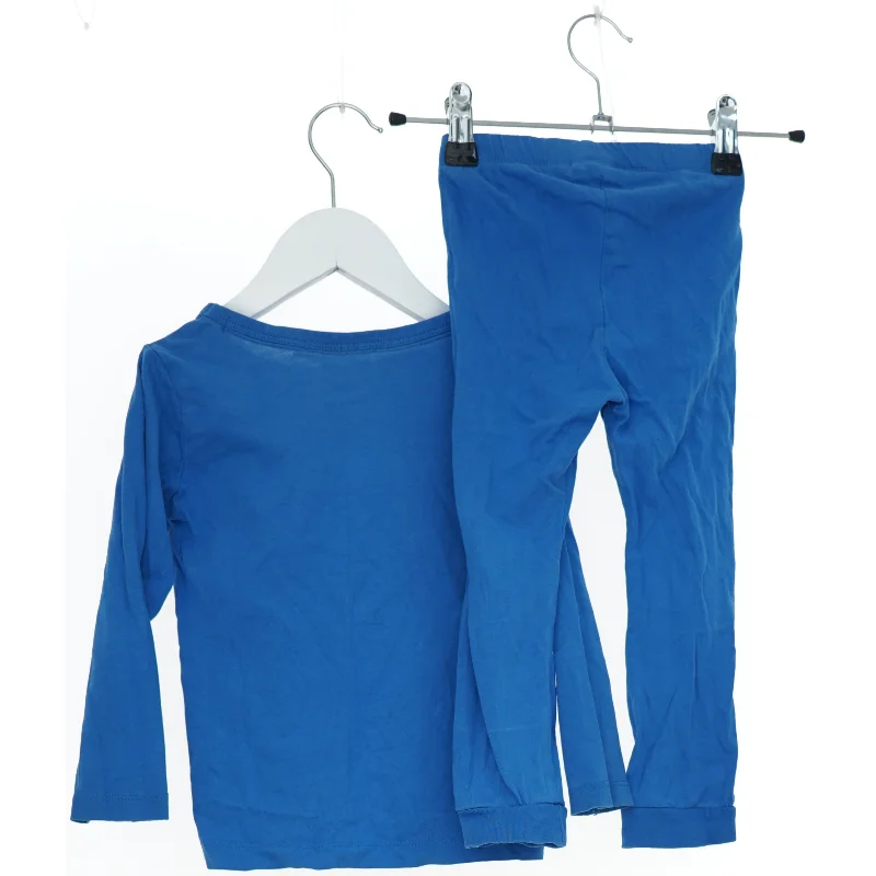 Blåt sæt med Superman logo fra H&M (str. 92)