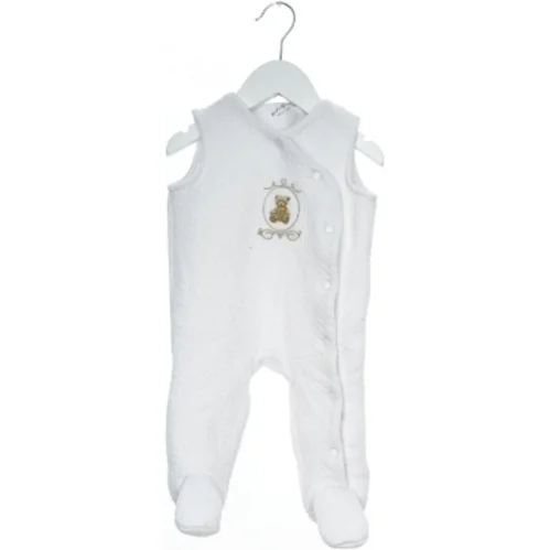 Hvid heldragt til baby med bamsemotiver fra Rock A Bye Baby (str. 74)