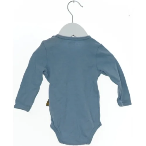 Baby bodystocking med dyremotiv fra DR (str. 68)