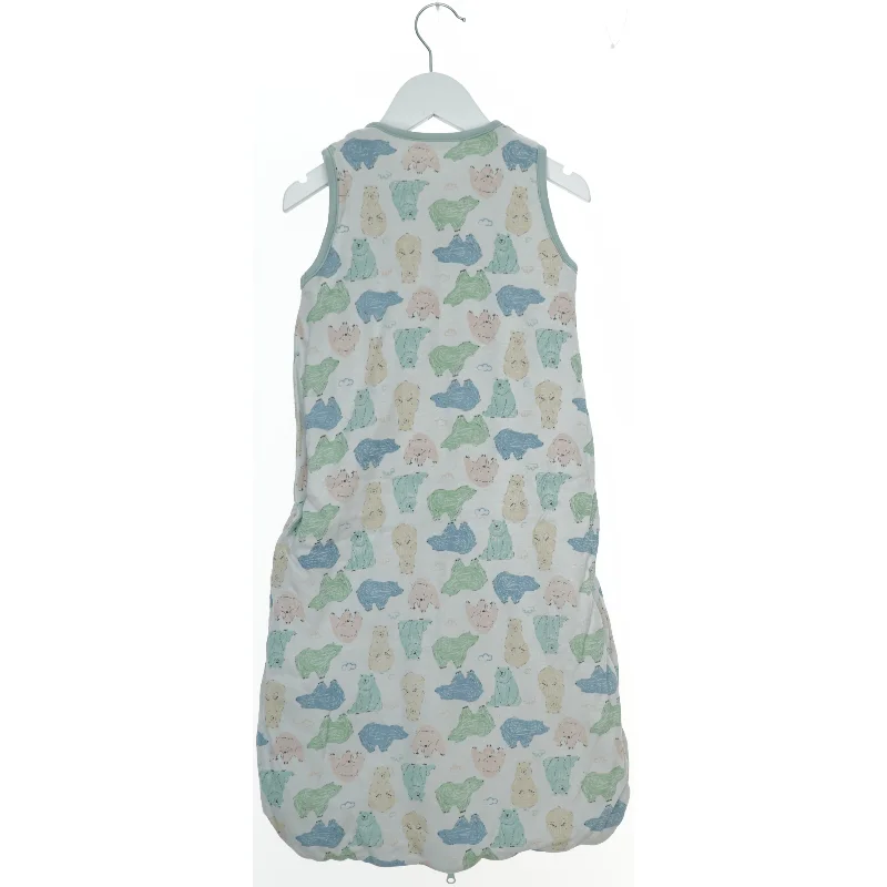 Sovepose med dyremotiv fra Homegrown Baby (str. 86)