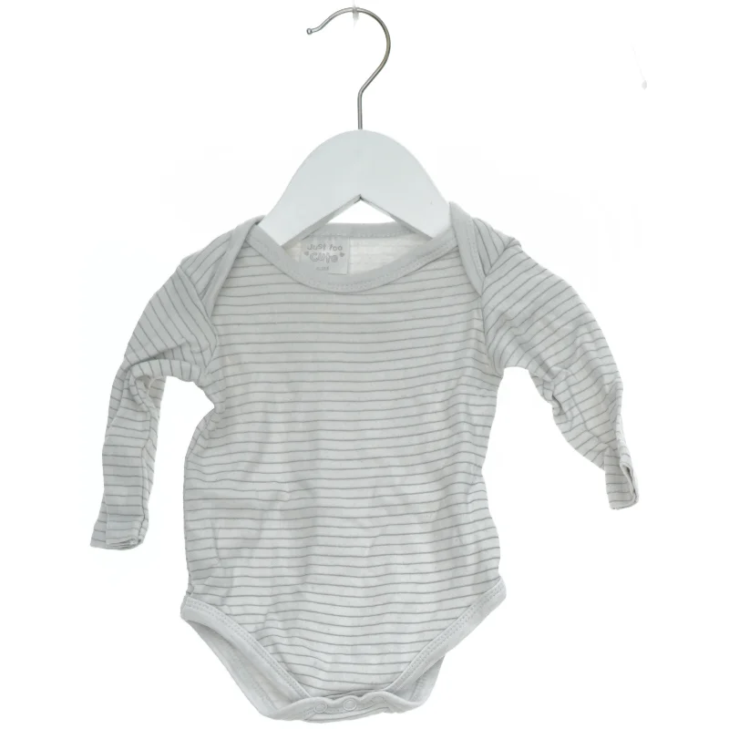Body med lange ærmer fra Just Too Cute (str. 62)