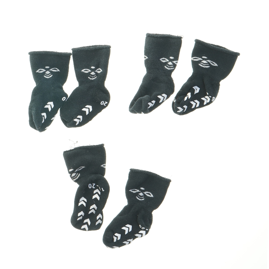 Sort babysokker med skridsikre såler, str. 18-20 fra Hummel (str. 3 styk. str. 18-20)