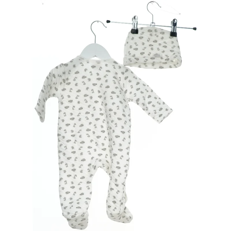 Baby heldragt og hue sæt fra Just Too Cute (str. 68)