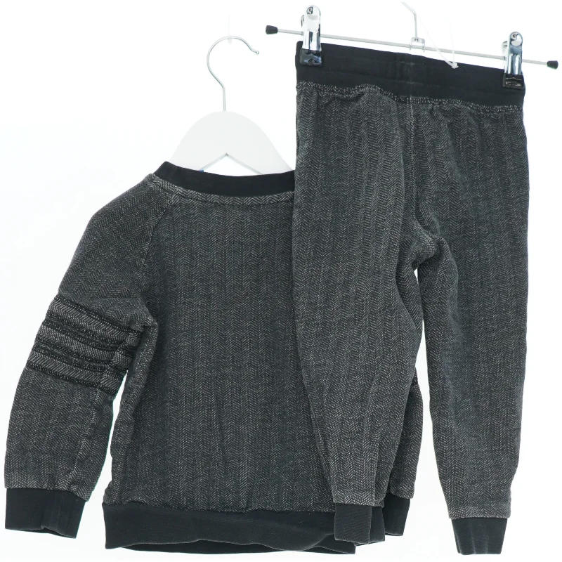 Adidas børnesæt fra Adidas (str. 92)