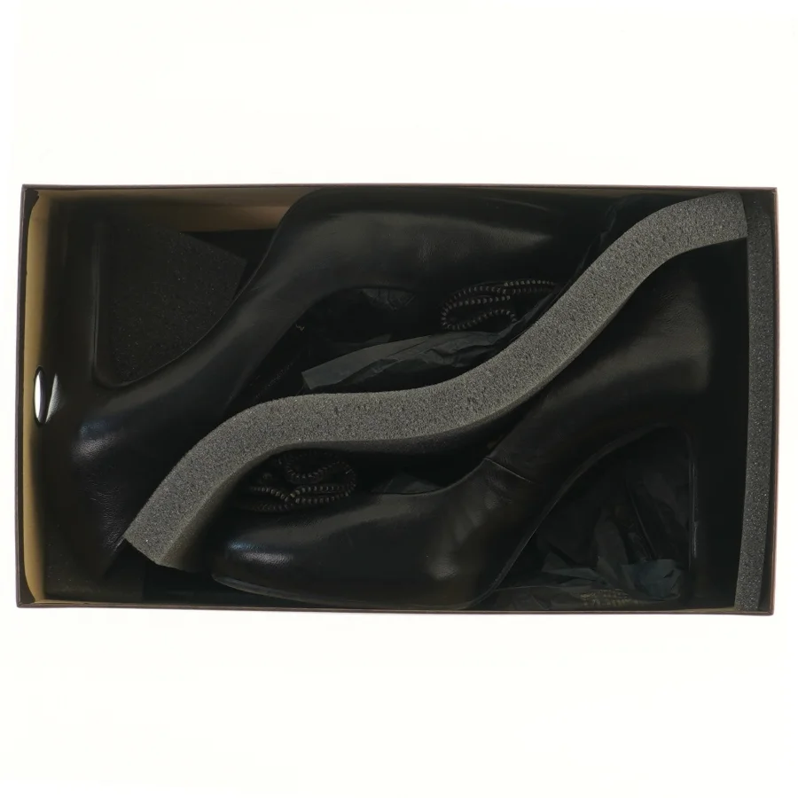 Sort højhælede sko med pynt fra Billi Bi (str. 39 )