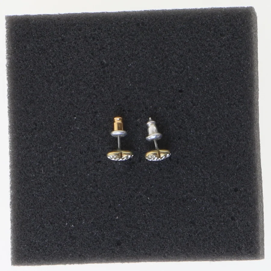 Hjerteformede ørestikker med sten (str. 1 cm)