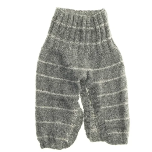 Strikkede bukser til baby (str. 57x36 cm)
