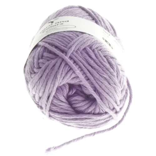 Lyselilla garnnøgle fra Yarn and Colors (str.  75 m 5 mm)