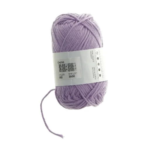Lyselilla garnnøgle fra Yarn and Colors (str.  75 m 5 mm)
