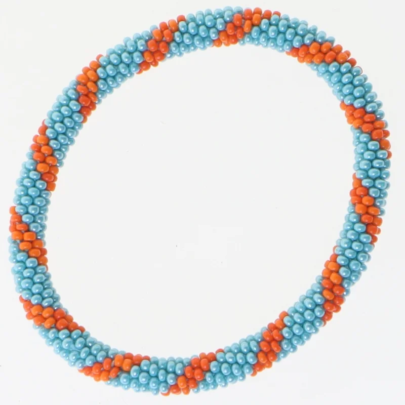 Perlearmbånd i blå og orange (str. Ø 6 cm)