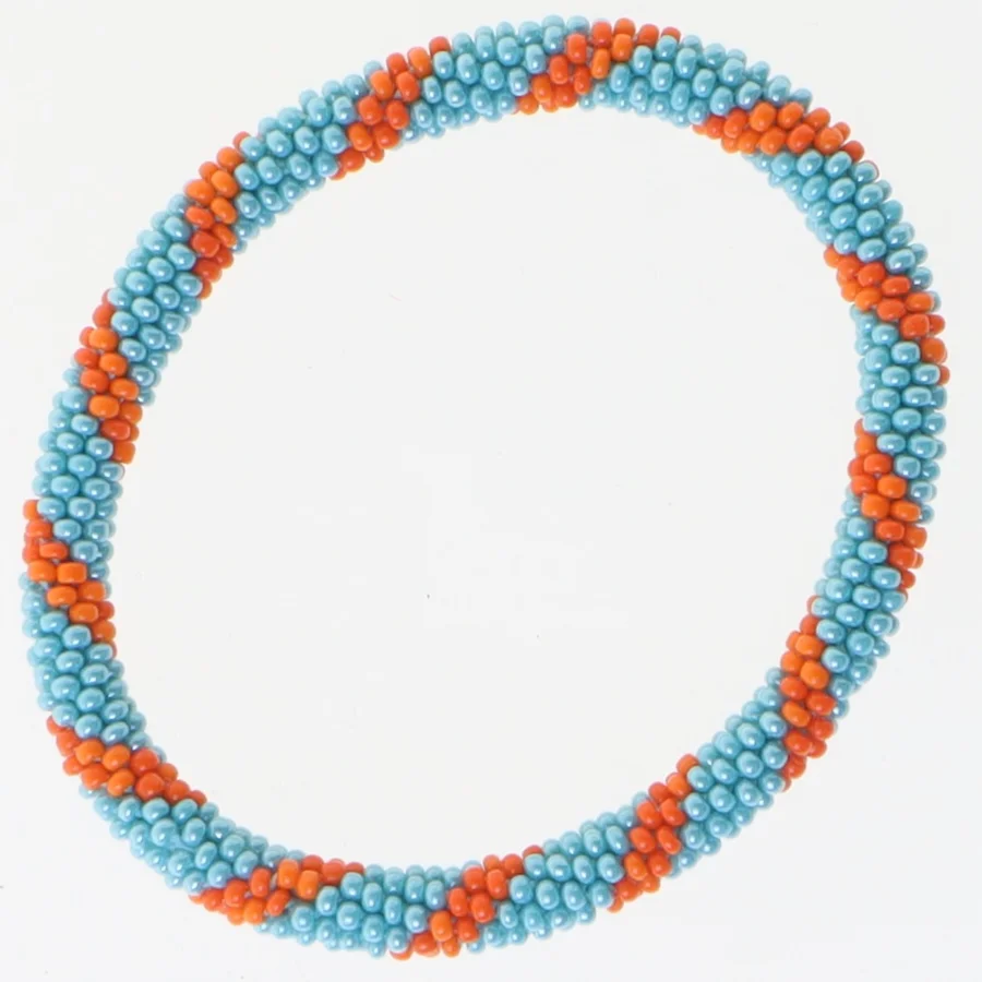 Perlearmbånd i blå og orange (str. Ø 6 cm)