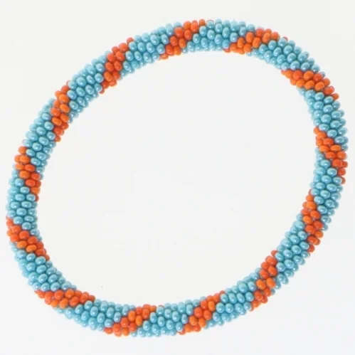 Perlearmbånd i blå og orange (str. Ø 6 cm)