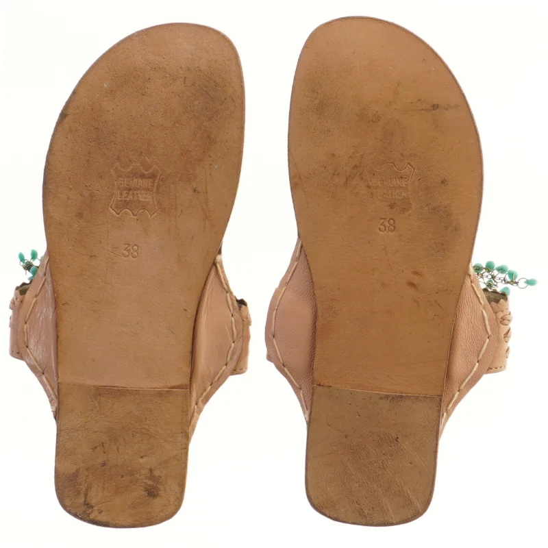 Flade sandaler med perleudsmykning (str. 38 )