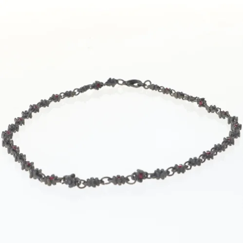 Smykkesæt med rød sten (str. 19 og 43 cm)